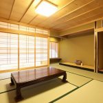 和室にマッチする重厚なテーブル　愛知県長久手市の平屋　施行事例