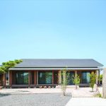 周囲の空間を広く感じさせる平屋外観　愛知県春日井市の平屋　施行事例